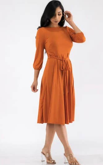 H&H Fashion Inc. – Großhandel Kleid – Damen – HH583X-S Plus Size Midi-Kleid mit Bindegürtel, Puffärmeln & Schlüsselloch-Ausschnitt7