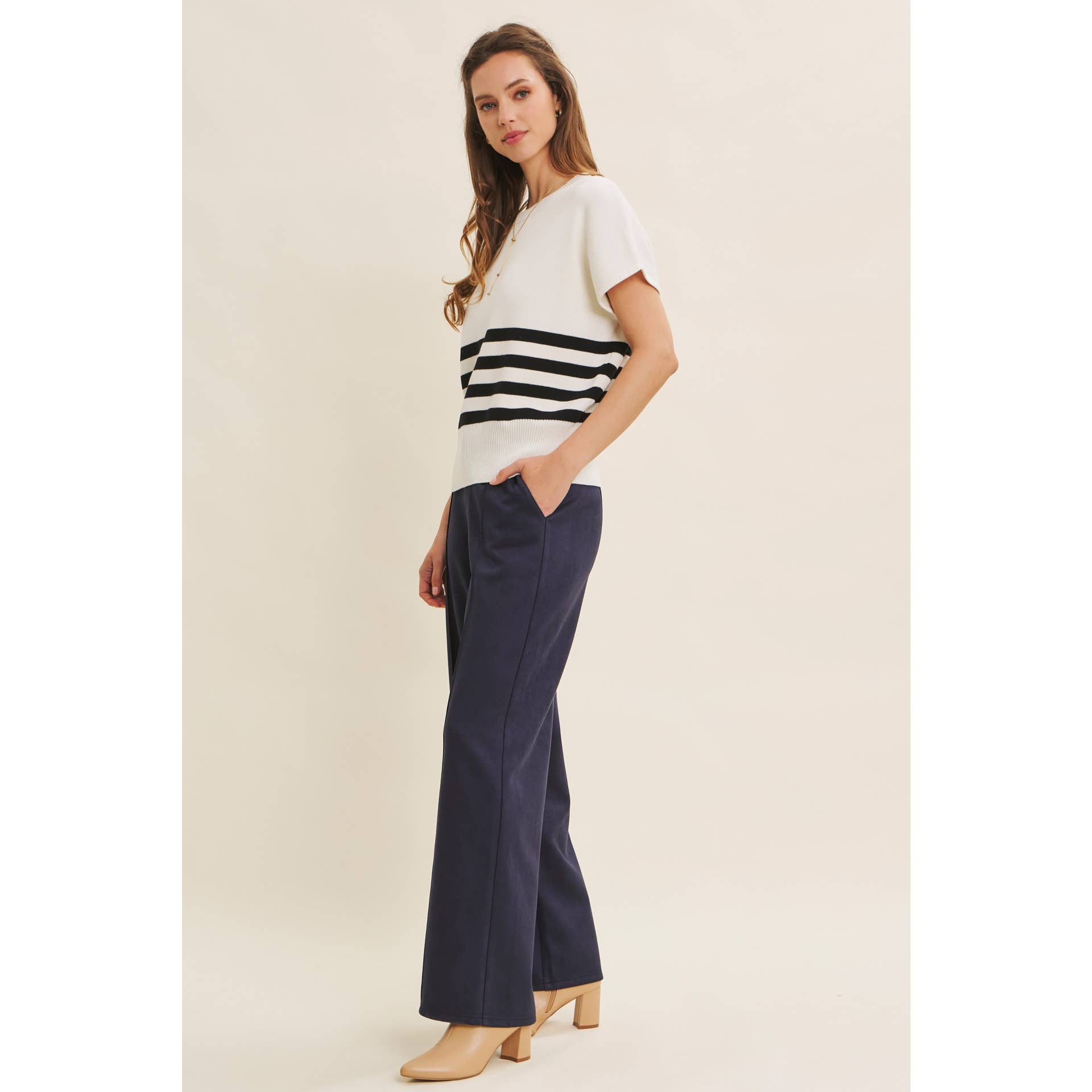 in february - Vente Pantalon – femme - PANTALON DROIT EN DAIM VÉGÉTALIEN AVEC PINCE21