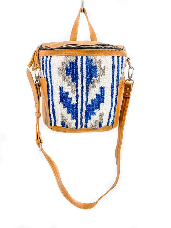 PETIT SAC À DOS ETTA - RAYÉ INDIGO pour la vente par Woven The Original