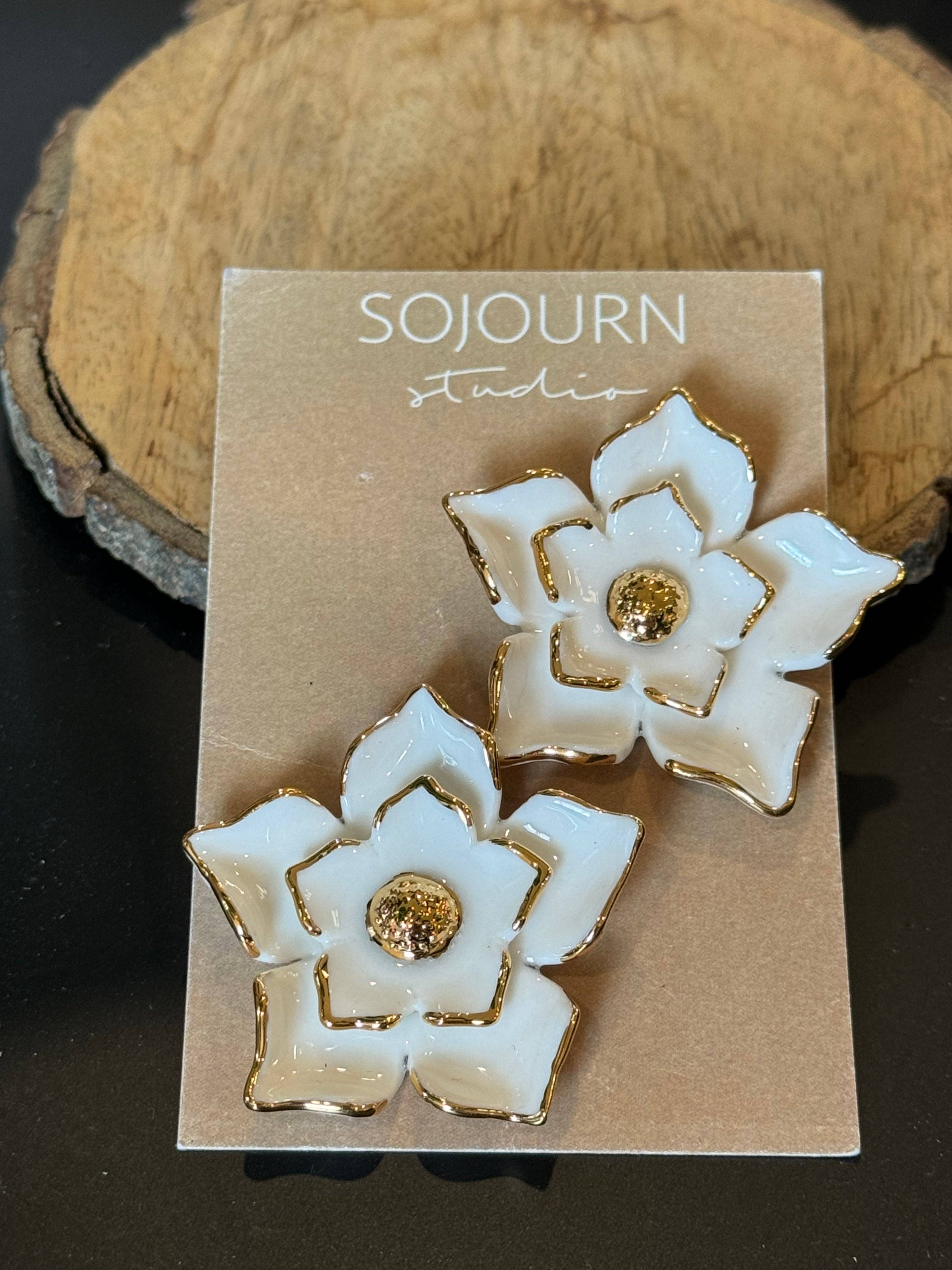 White Gold Magnolia for wholesale on Faire3
