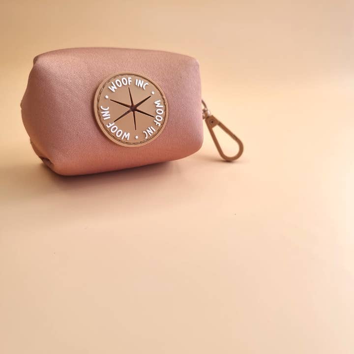 Porte-sac à crottes en caramel pour la vente par WOOF INC