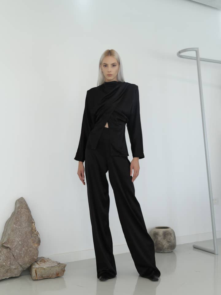 Aura Black Silk Set for wholesale by MAET