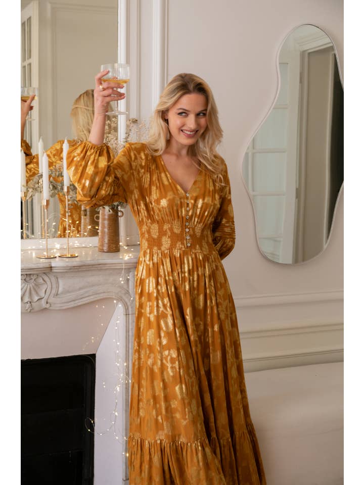 Kamel Locker geschnittenes langes Kleid mit Rüschen, Golddruck. für den Großhandel auf Faire2