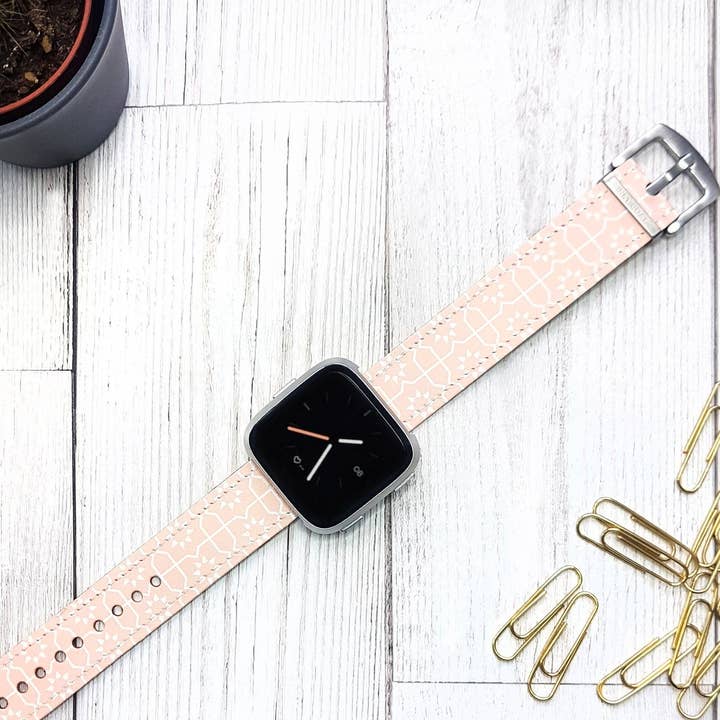 Correa de reloj Fitbit Versa de cuero estilo morisco rosa para venta al por mayor de Inky Goat