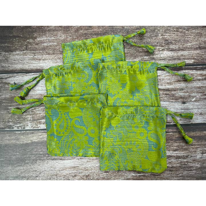 Fabrica Kraft - Wholesale Gift bag set/pack - Gift Pouches | Upcycled Silk Pouch | Pack Silk Gift Pouch8