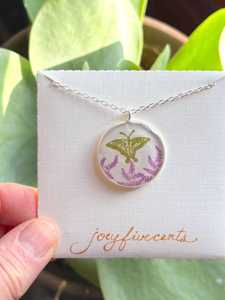 Collar estampado a mano - grande, polilla luna verde, helechos lilas para venta al por mayor de joeyfivecents