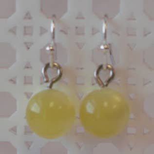 Orecchini vintage in lucite Orbette in giallo grasso per la vendita all'ingrosso da parte di Lucky Cat