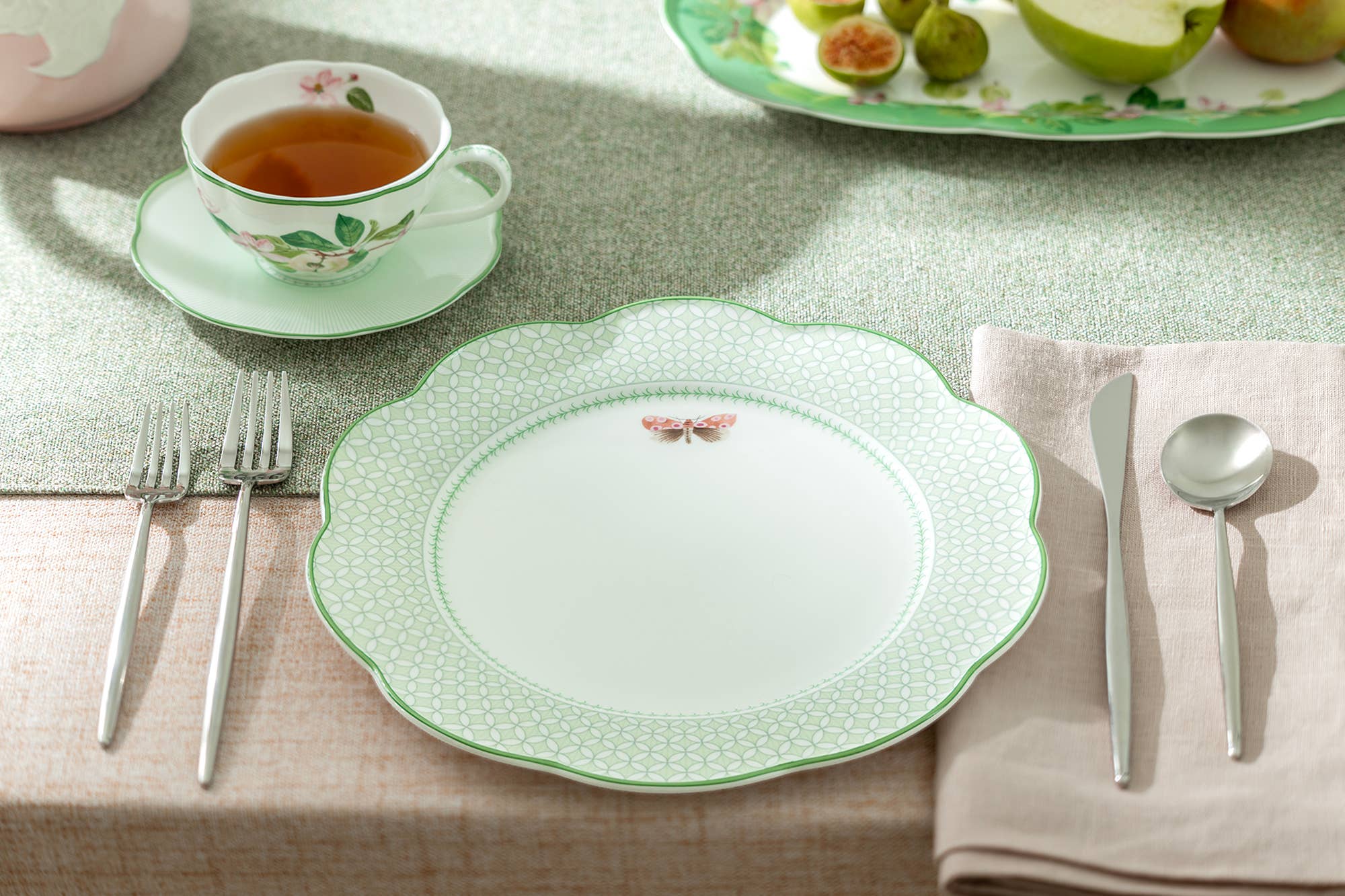 Grace Teaware - Vente Assiette - Assiette à dîner en porcelaine osseuse Moth & Lattice 10,3"0