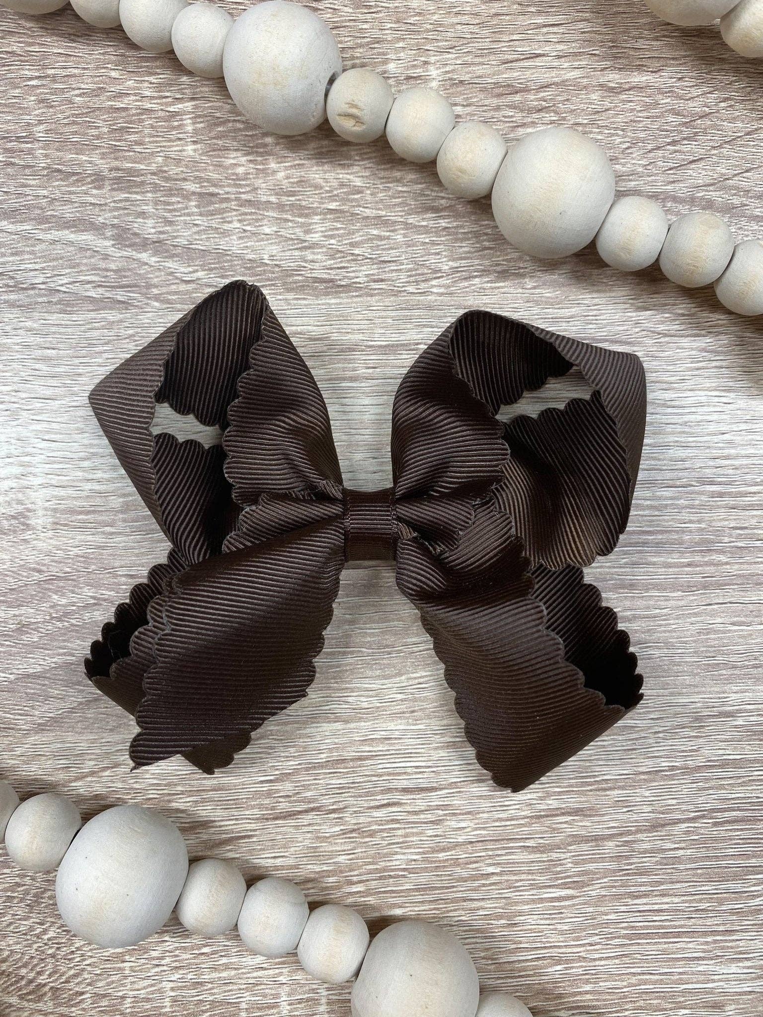 The Hair Bow Company - Vente Nœud pour cheveux – enfant - Nœuds festonnés classiques - Pince crocodile - 11,4 cm28