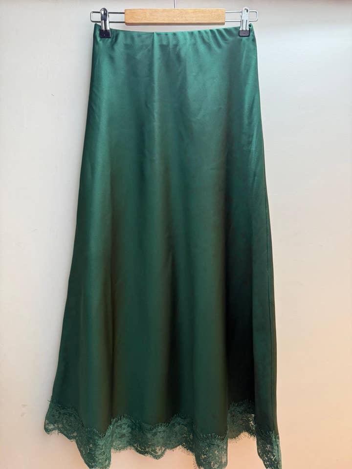 LORIANE - Wholesale Skirt - Women's - 11233U Long skirt with lace in satin1