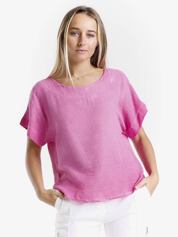 Haut à manches courtes avec empiècement au col Gianna (BSS906) pour la vente par TINA Stephens Italy/Tees By Tina