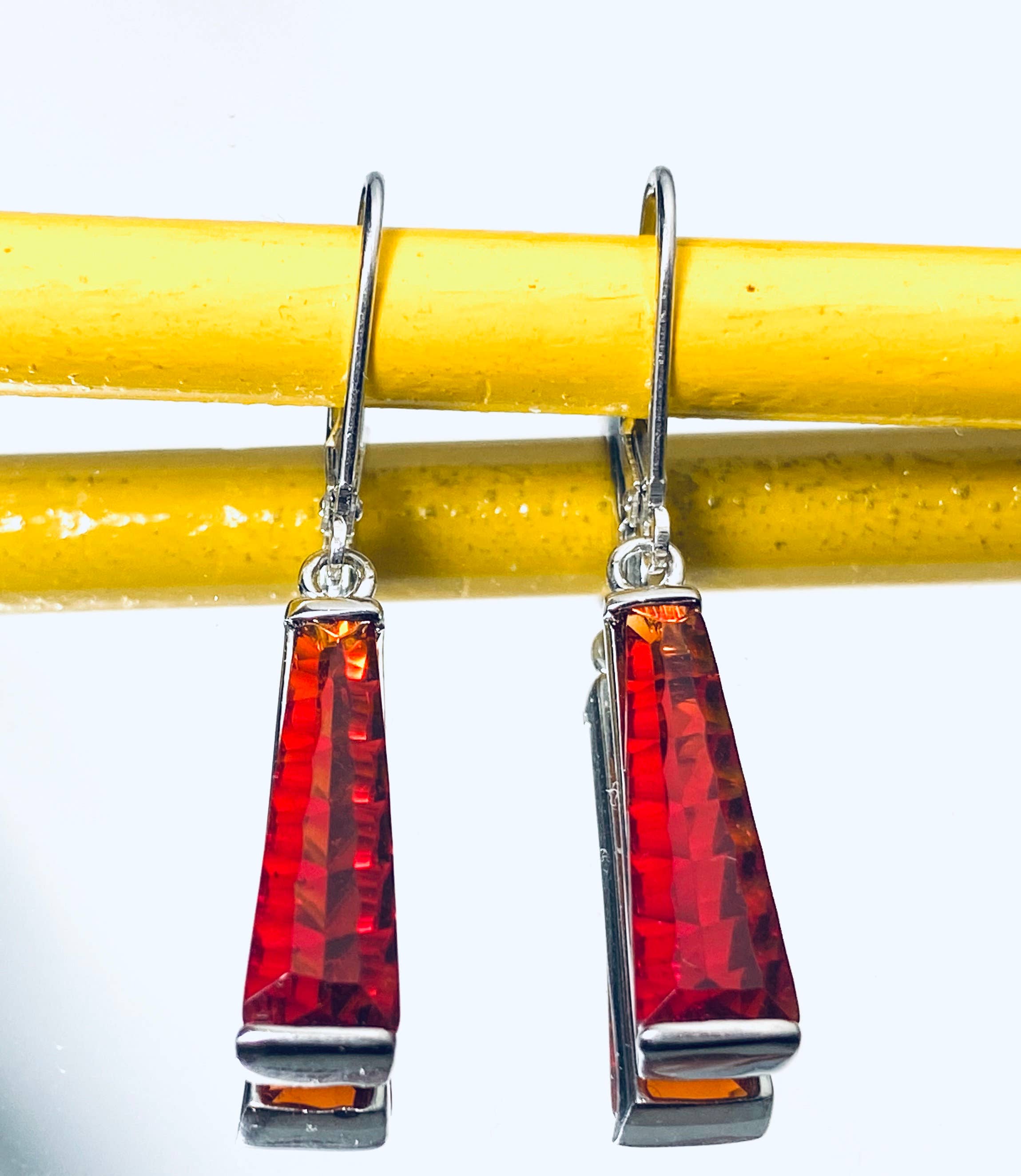 Twan Kee Jewelry - Venta al por mayor Pendientes colgantes - Pendientes de plata con estallido estelar de Helenita clásica del Monte Santa Helena6