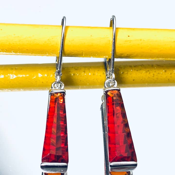 Twan Kee Jewelry - Venta al por mayor Pendientes colgantes - Pendientes de plata con estallido estelar de Helenita clásica del Monte Santa Helena6