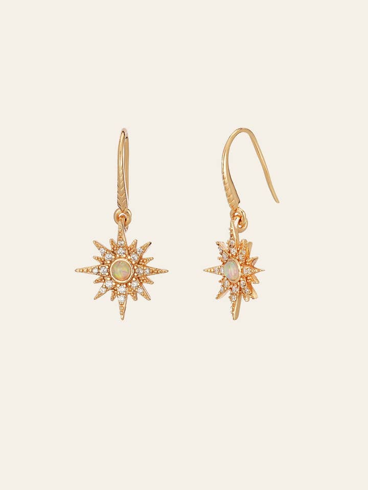 Orecchini pendenti con opale Stella Radiance per la vendita all'ingrosso da parte di Camellia NYC