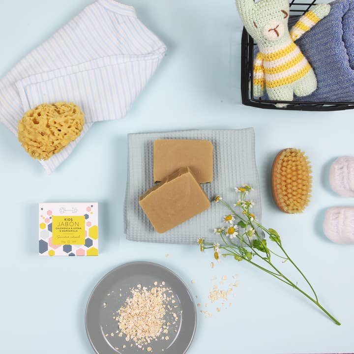 FLOCONUT - Wholesale Bar Soap - KIDS SOAP CALENDULA, OATMEAL AND CHAMOMILE