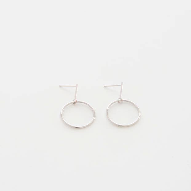 E7168-Circle Drop oorbellen in moderne poststijl voor wholesale door Heidi Hull Designs