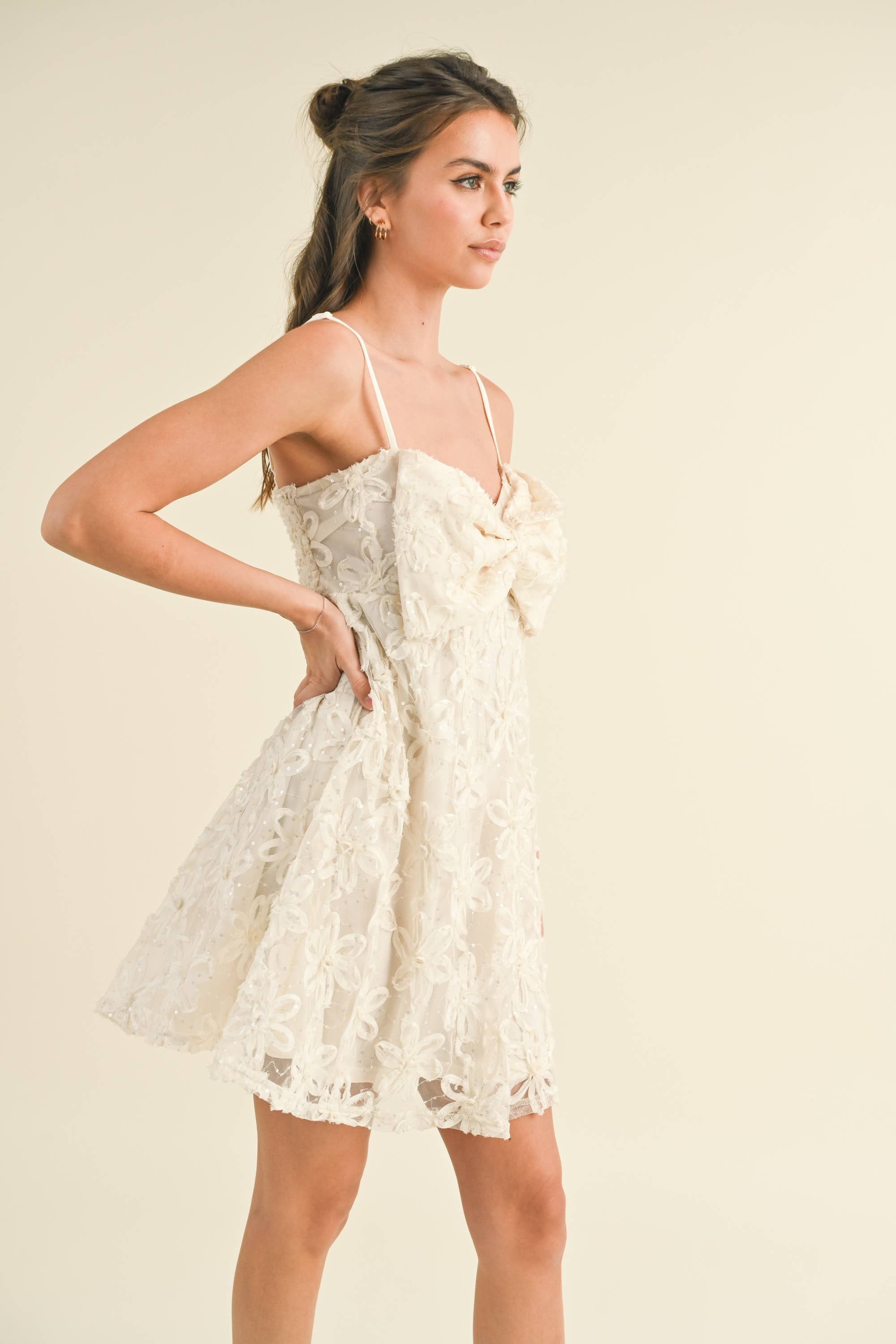 Klesis - Vente Robe – femme - ID7798A MINI-ROBE POUR BÉBÉ AVEC NŒUD EN APPLIQUE 3D ET PAILLETTES8