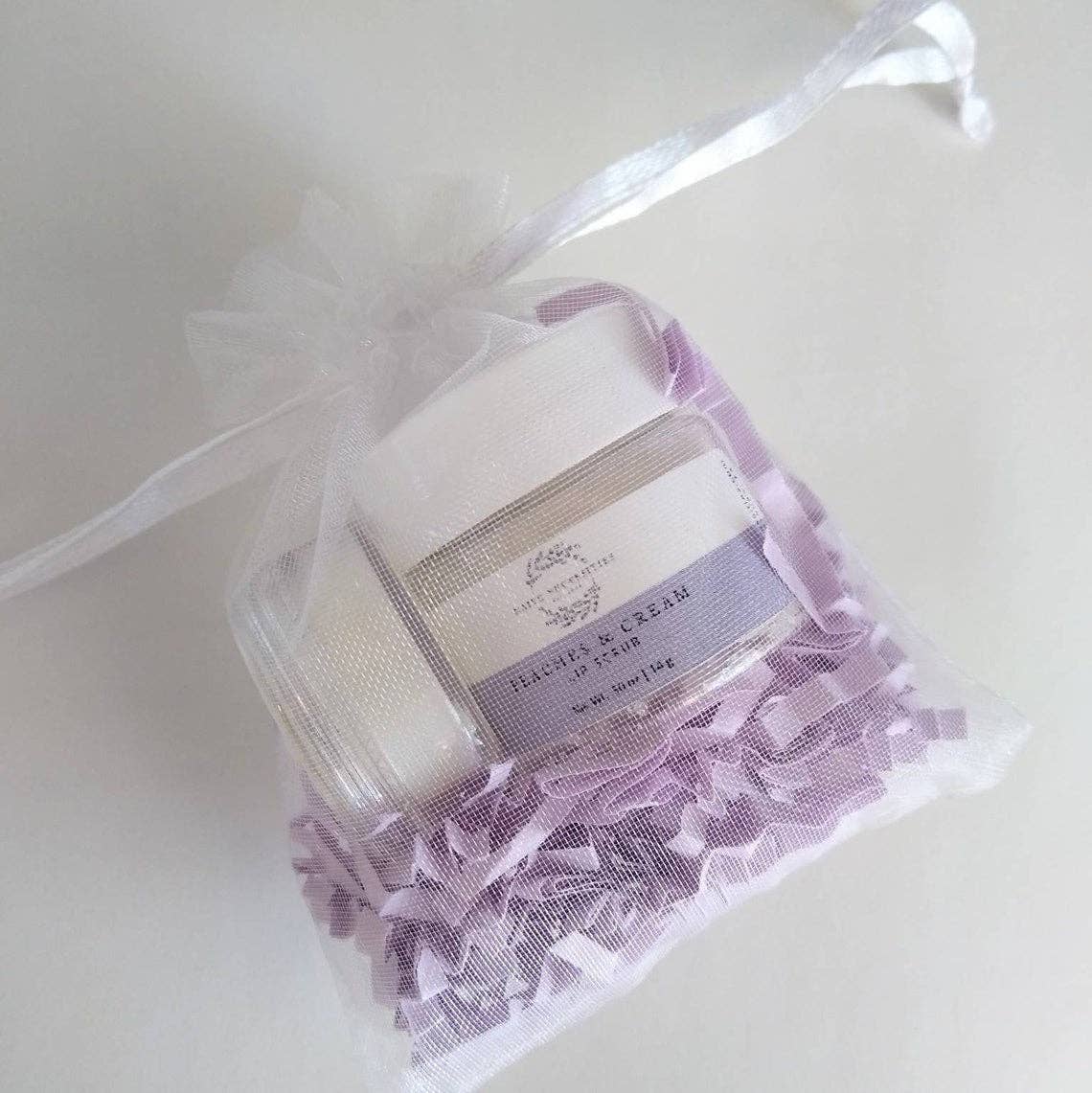 Naive Necessities – wholesale Lip balm set – Lip Balm & Lip Scrub Gift Set5