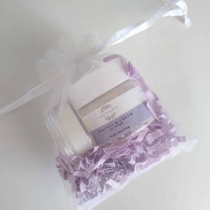 Naive Necessities – wholesale Lip balm set – Lip Balm & Lip Scrub Gift Set5