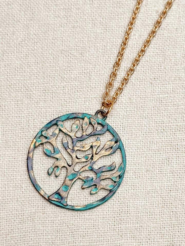 Livets träd-halsband i ärggrön – Patinerad yta för wholesale av Juniper Wish