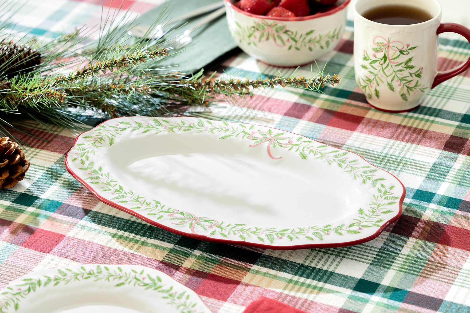 Grace Teaware - Wholesale Platter - Holly Garland 13.5" Serving Platter0