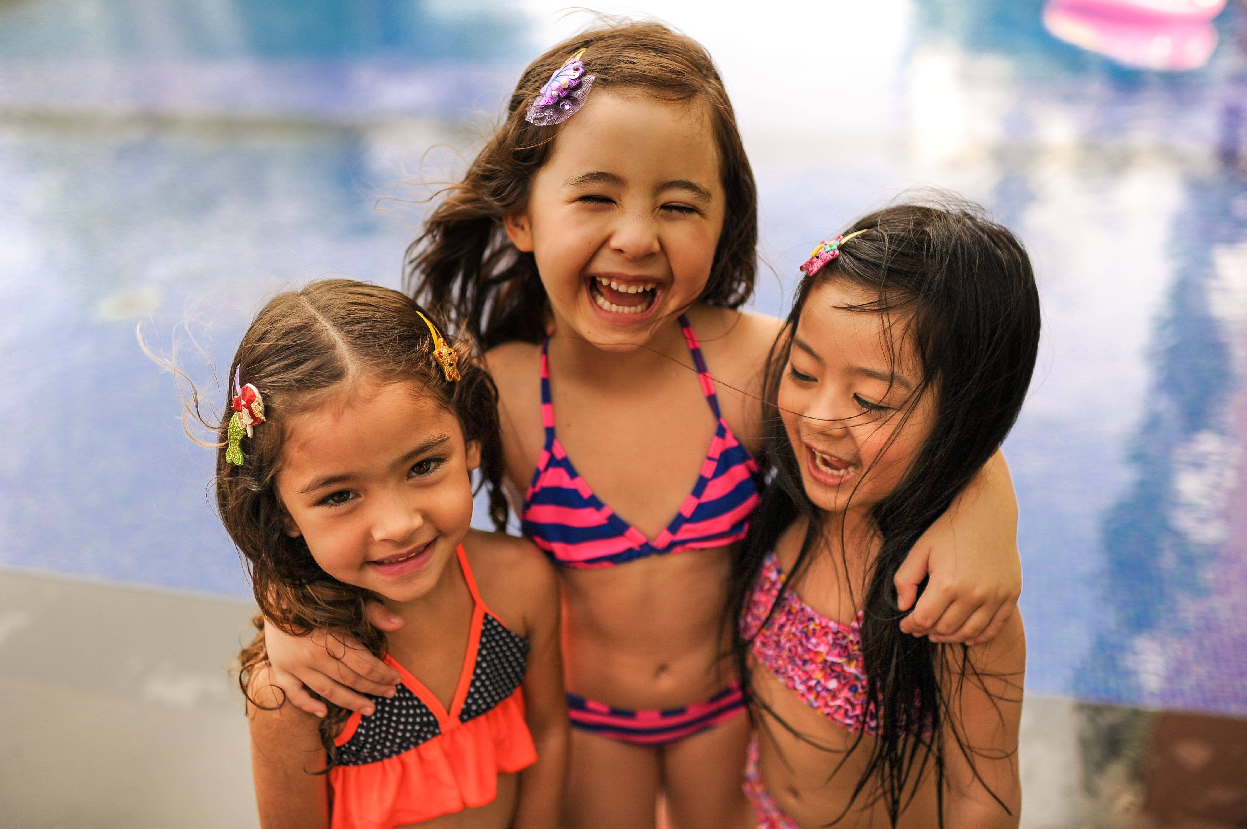 Lily and Momo - Wholesale Crossbody Bag - Kids - Kids Aloha Hawaiian Girl Crossbody Bag - Multi4