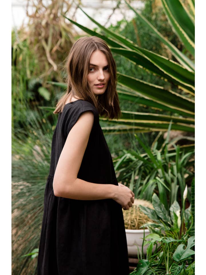 LeMuse – Engroshandel Kjole - Dame – Beige hørkjole fra Lemuse, linned smockkjole, løs midi