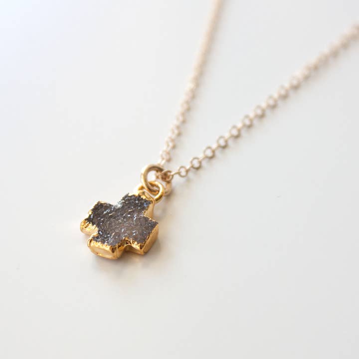 Pure Indigo Design - Vendita all'ingrosso Collana con ciondolo/pendaglio - Celeste Druzy - Collana con croce1