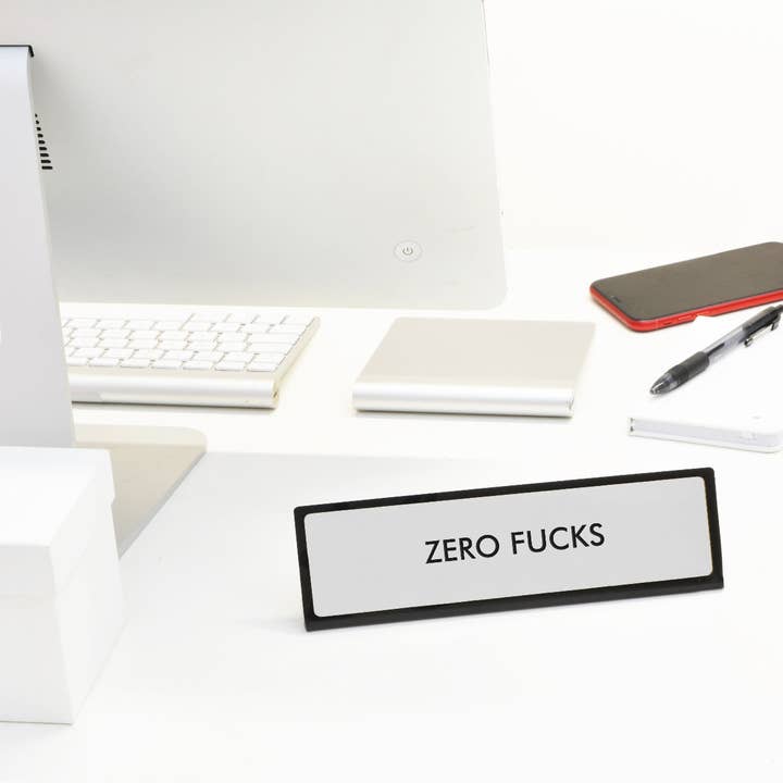 Zero Fucks bord bord voor wholesale door Flamingo Candles