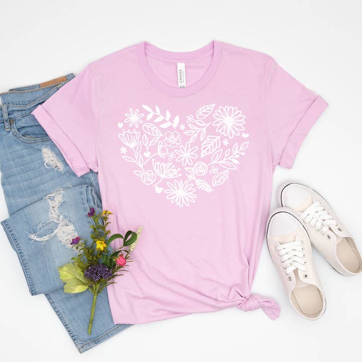 Tee Lilás Gráfico Coração Floral Spring por atacado de Indigo Bramble Boutique