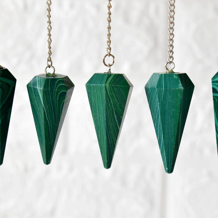 Soothing Crystals - Vendita all'ingrosso Pietra/cristallo spirituale - Lotto di 20 pezzi | Malachite sintetica | Pendolo di cristallo sfaccettato8