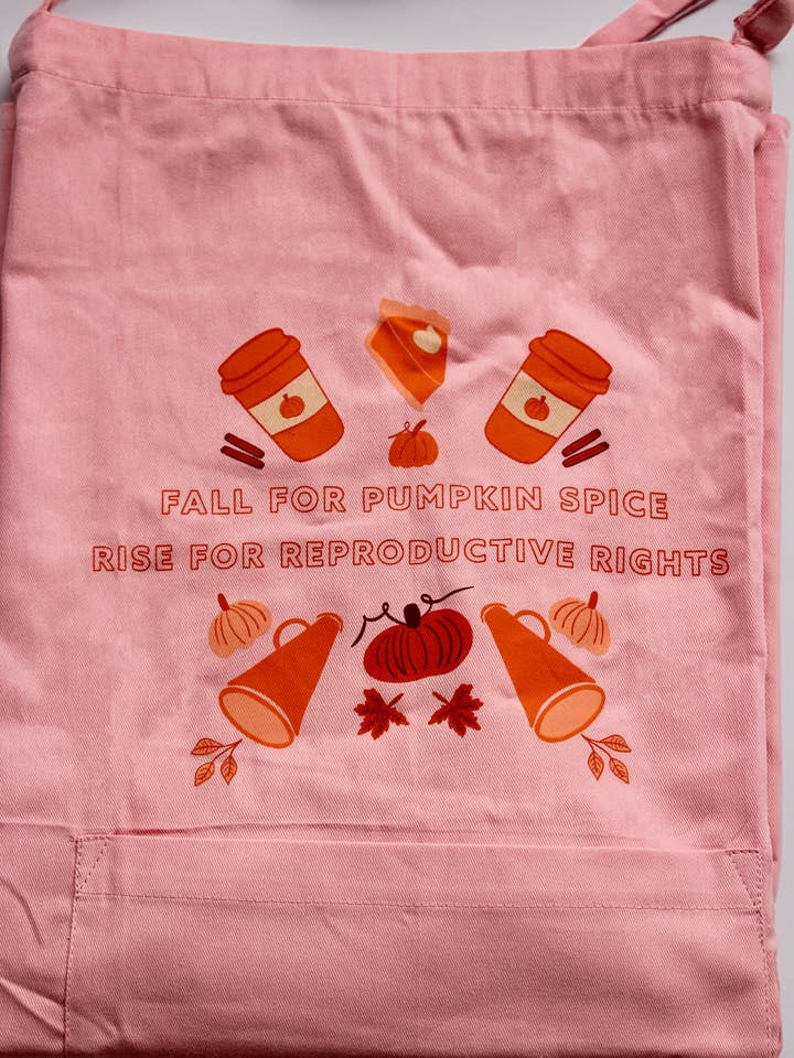 Grembiule Pumpkin Spice and Reproductive Rights - arte femminista per la vendita all'ingrosso da parte di Overseasoned