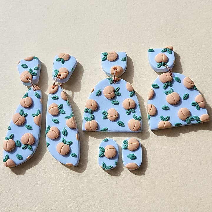 Hængende ferskenøreringe | Øreringe af polymerler for engroshandel hos NoomCottageClay