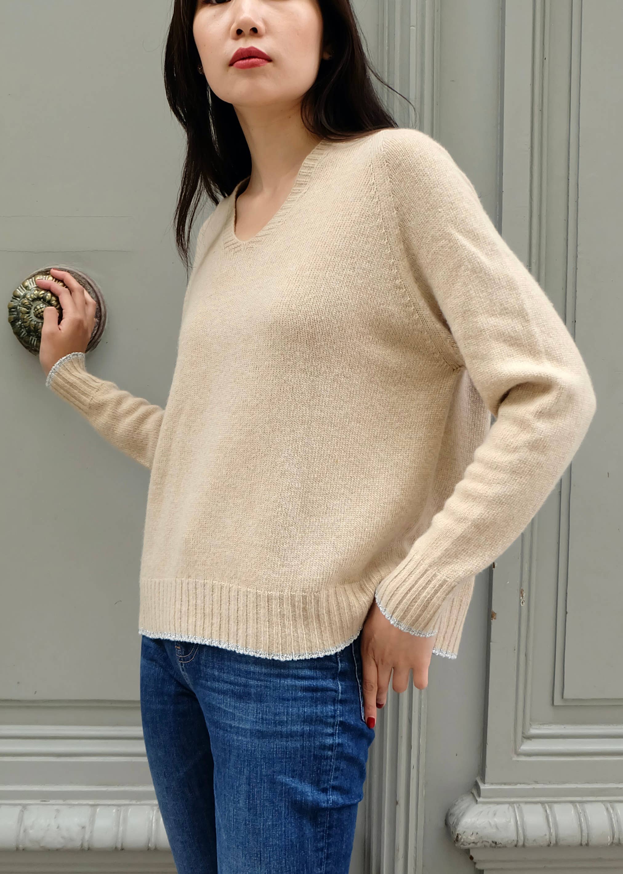 JULIA PARIS - Wholesale Knit Sweater - Women's - V-neck sweater in a wool and cashmere blend2