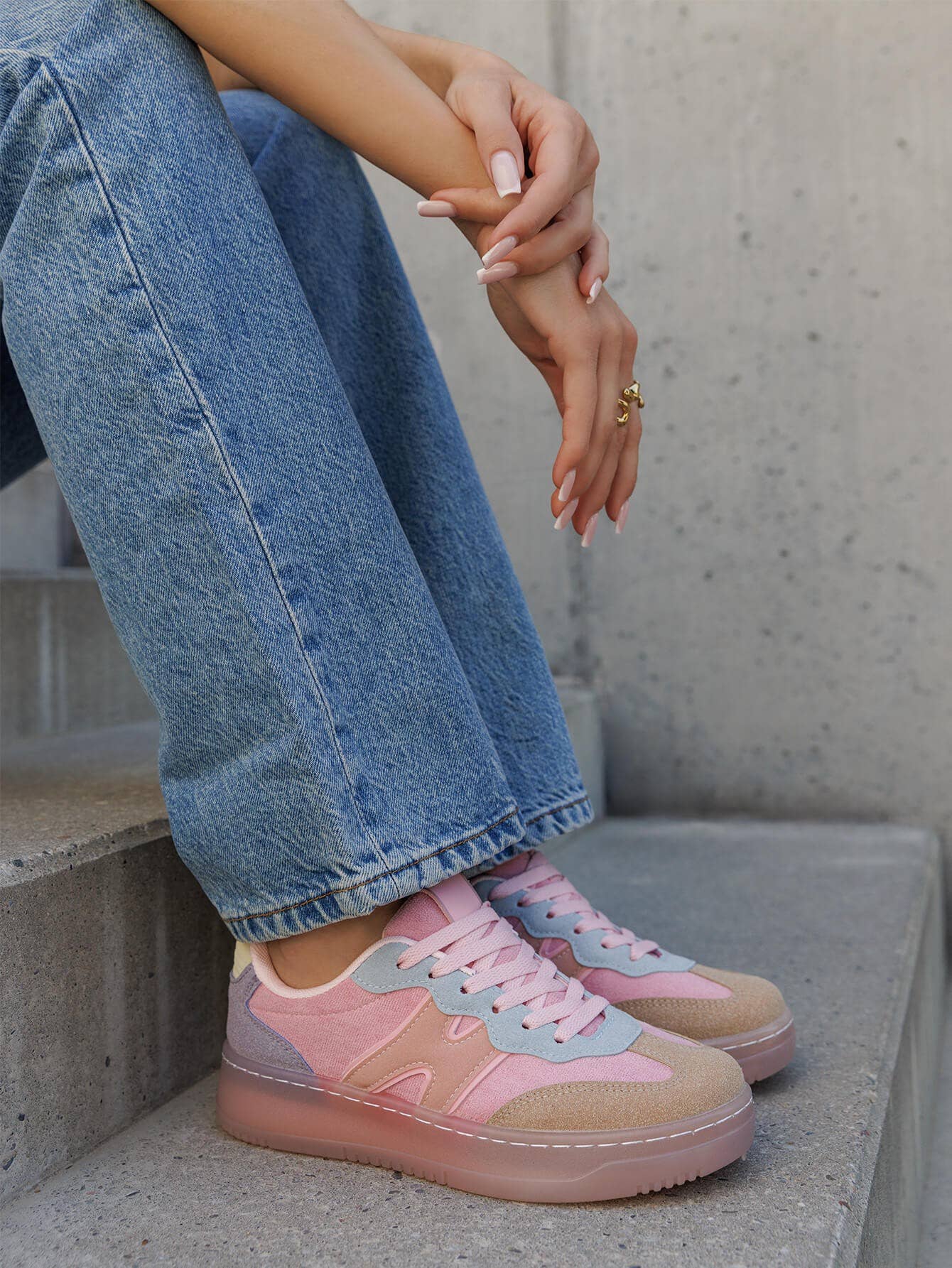 No Doubt Shoes – Engroshandel Lifestyle sneaker - Dame – KLASSISKE GADESKO I KONTRASTFARVER MED SNØREBÅND I IMITERET RUSKIND1