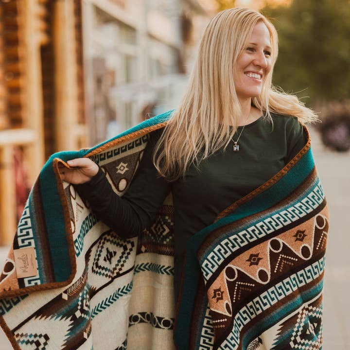 Meraki Movement - Wholesale Throw Blanket - Circles Aztek Alpaca Throw Blanket - Brown Edge0