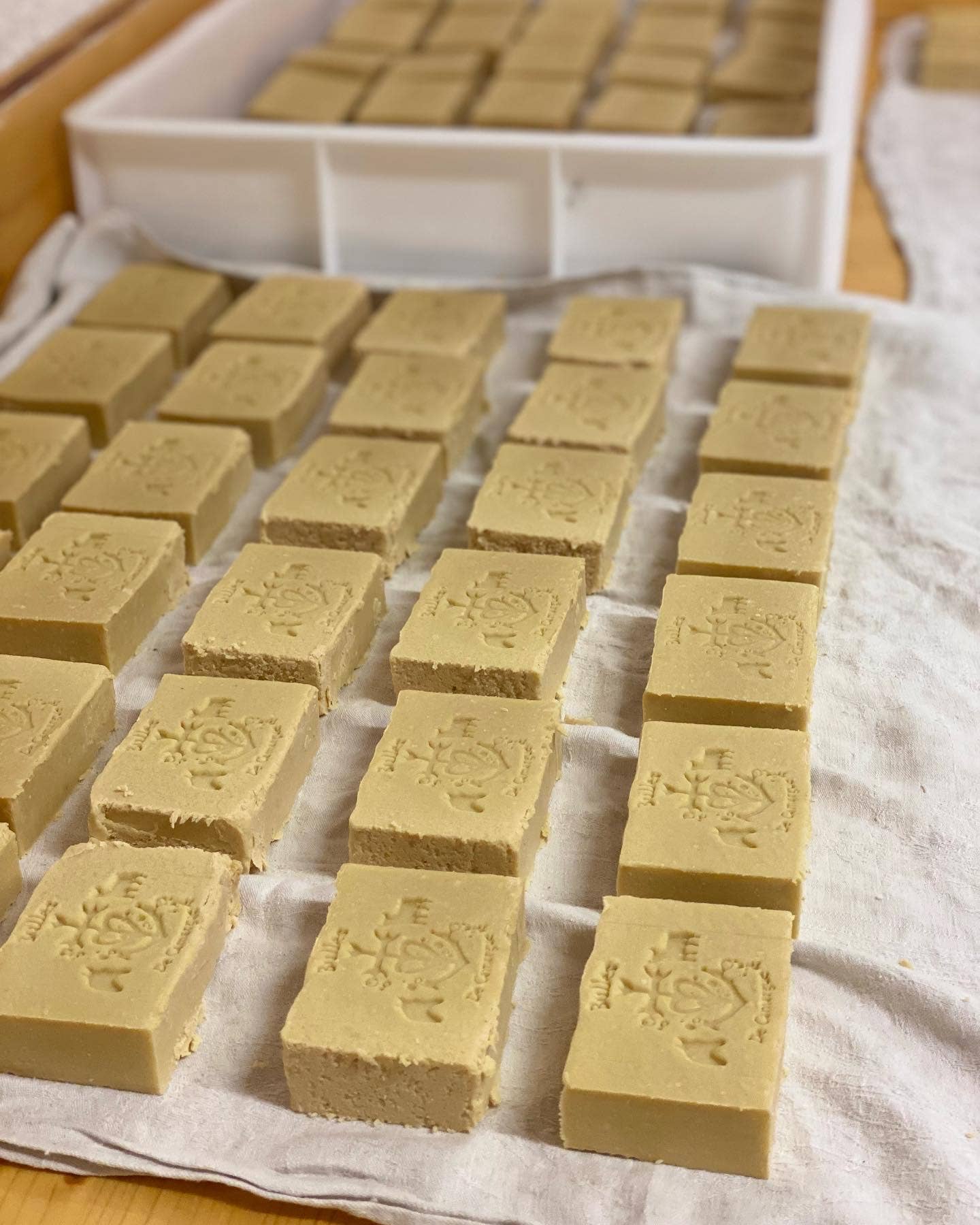 Bulles De Camargue - Wholesale Bar Soap - Artisanal superfatted soap with organic goat milk LE BRIQUETTE4