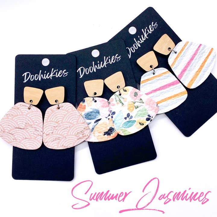 2" Summery Jasmine Dangles - Brincos de Verão por atacado de Doohickies