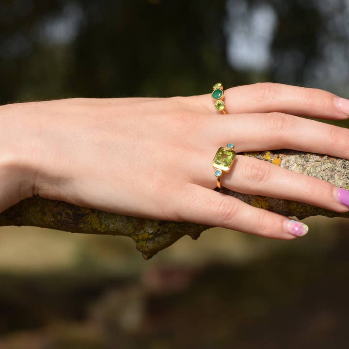 Gem Bazaar Jewellery - Wholesale Cocktail/Statement Ring - Irish Green Ring; peridot ring with apatite side stones