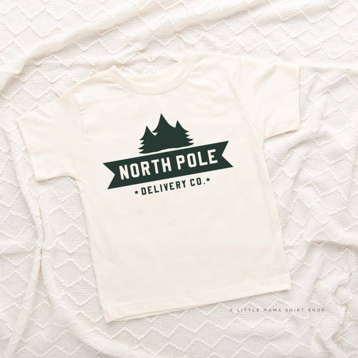 North Pole Delivery Co. - T-shirt Infantil por atacado de Little Mama Shirt Shop
