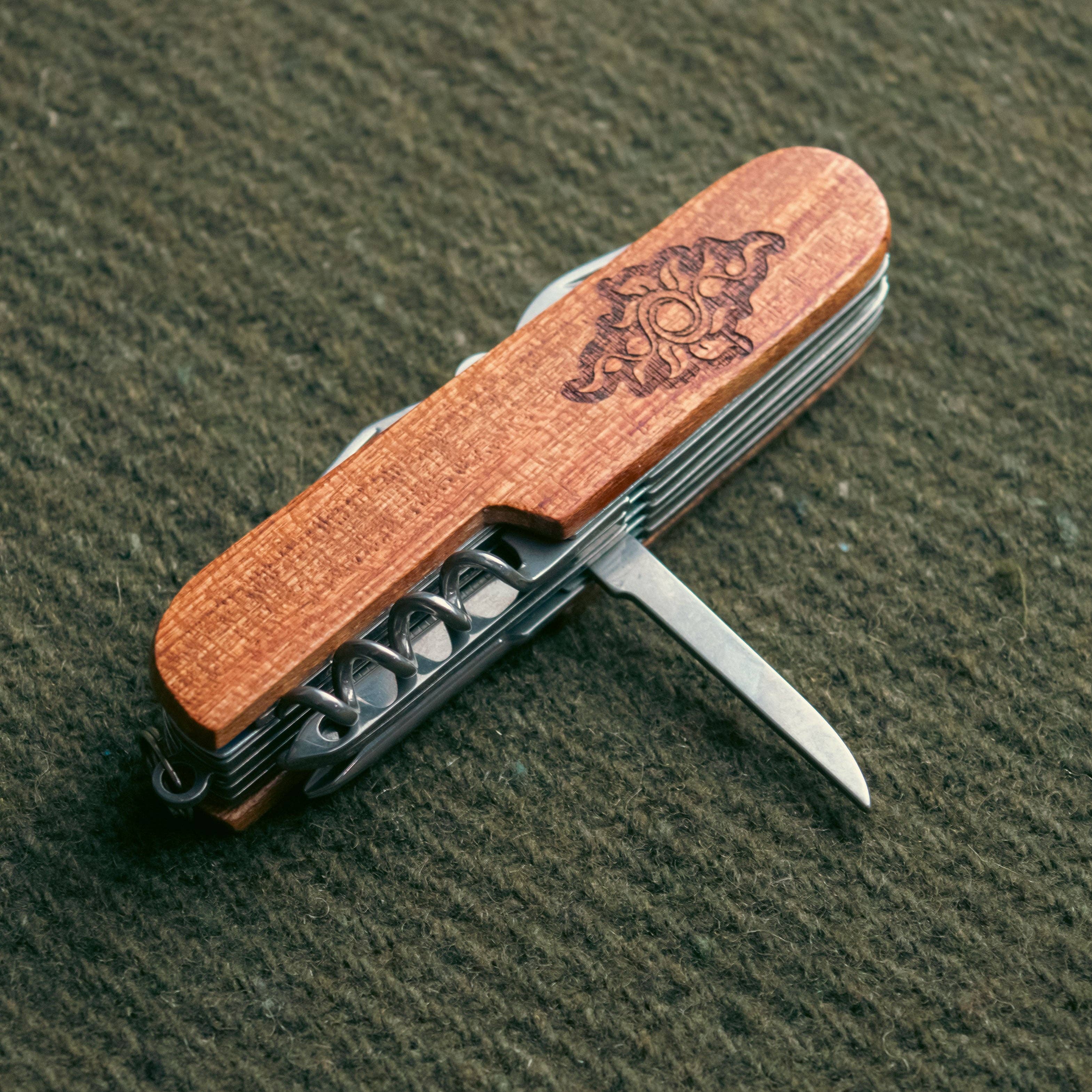 We Geek Together - Wholesale Pocket Knife/Holder - Nature's Pathway 11-in-1 Pocketknife11
