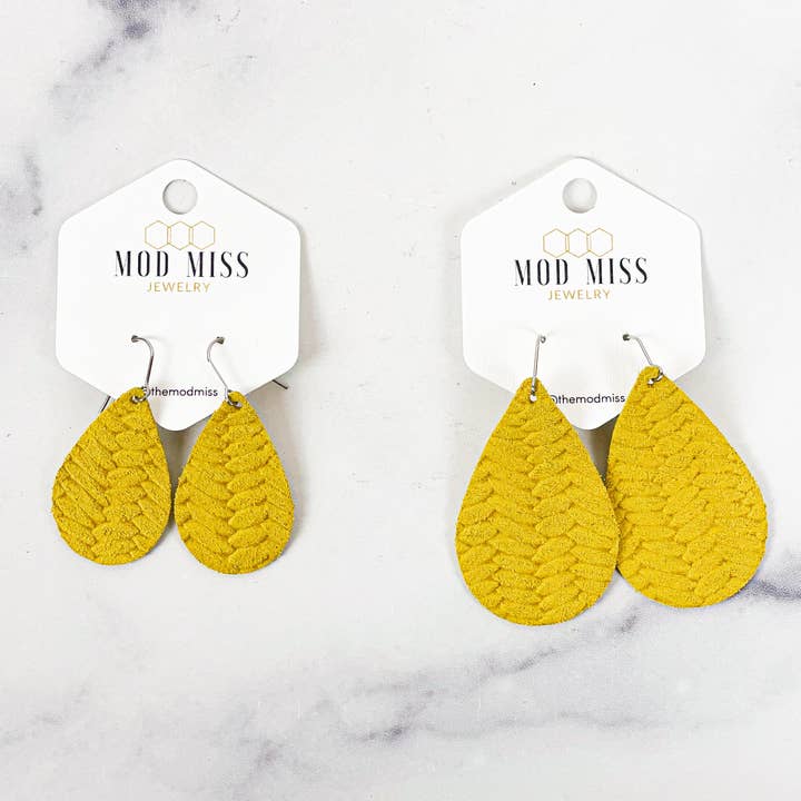 Vævet gul læder Teardrop øreringe for engroshandel hos The Mod Miss