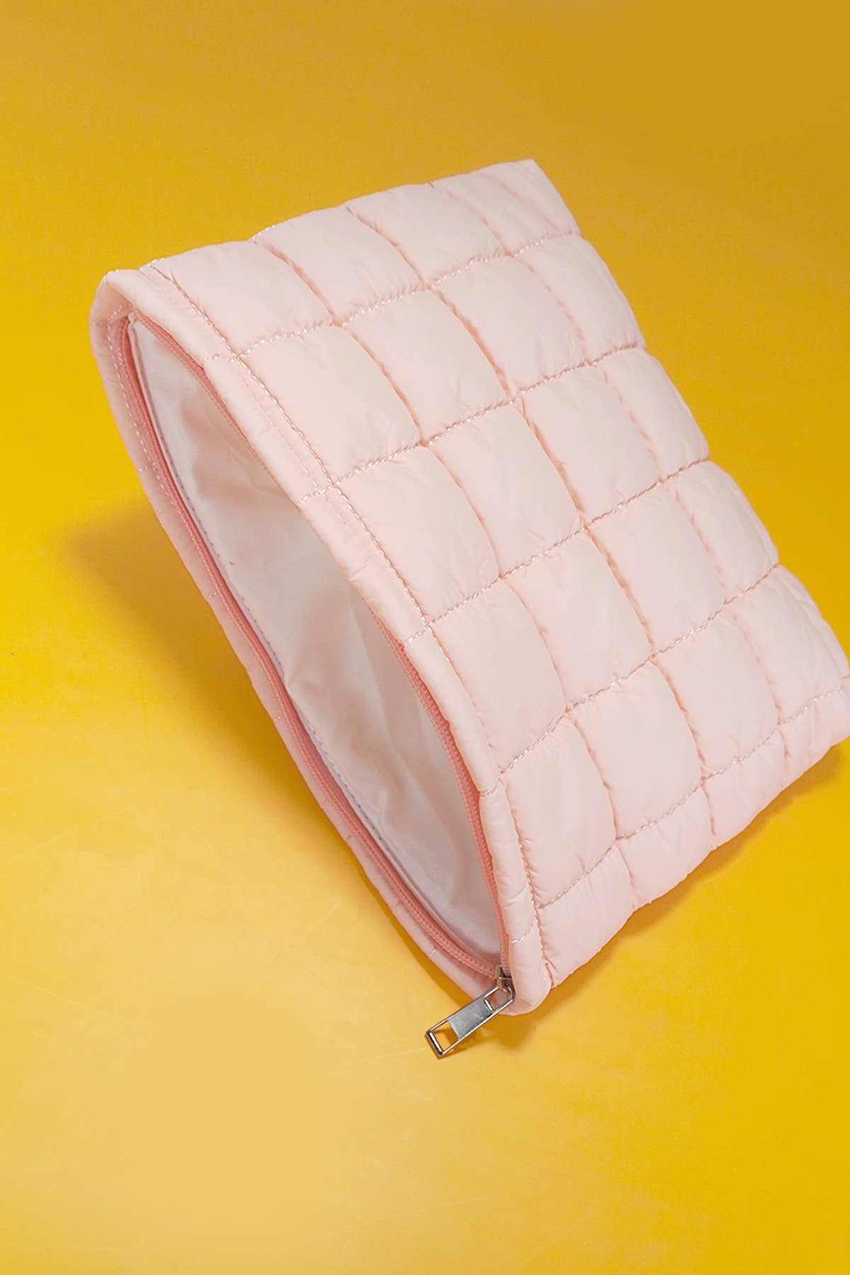 JOSSLYN by wall to wall - Wholesale Makeup/Cosmetic Bag - QUILTED PUFFY COSMETIC MAKEUP POUCH CLUTCH BAG | 40P5381