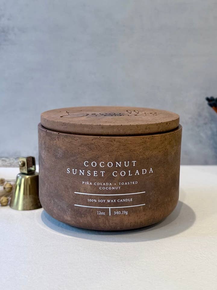 Coconut Sunset Colada - "Proverbi 16:3" (12oz) per la vendita all'ingrosso da parte di Boswellia Candle Co.