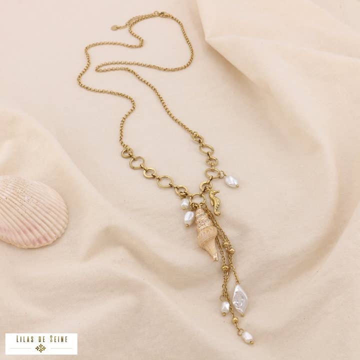 Lång halsband i stål med snäckpärlor och sjöhäst 0125060 för wholesale av Lilas de Seine