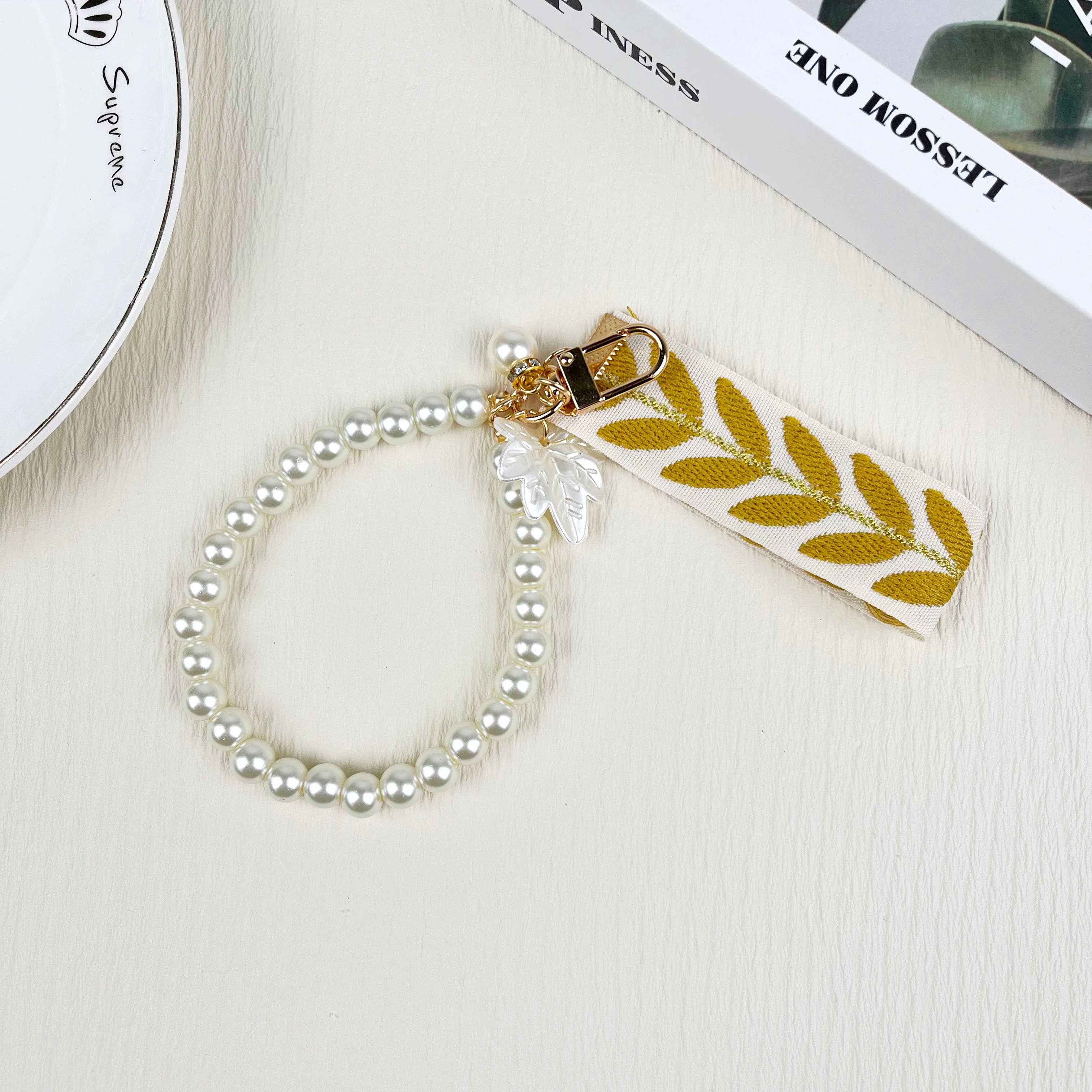 SoapElenGlen - Vente Porte-clés – femme - Pendentif à ressort en forme de feuille de ruban et de perles5