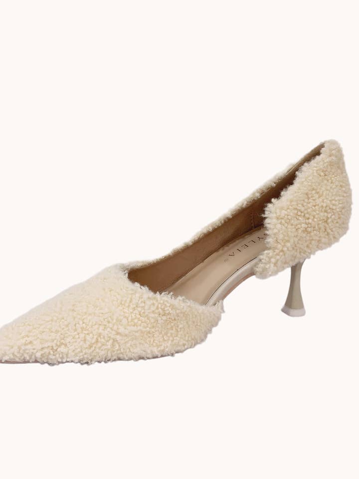 Off White Shearling Pumps for wholesale by ROSYLEIA