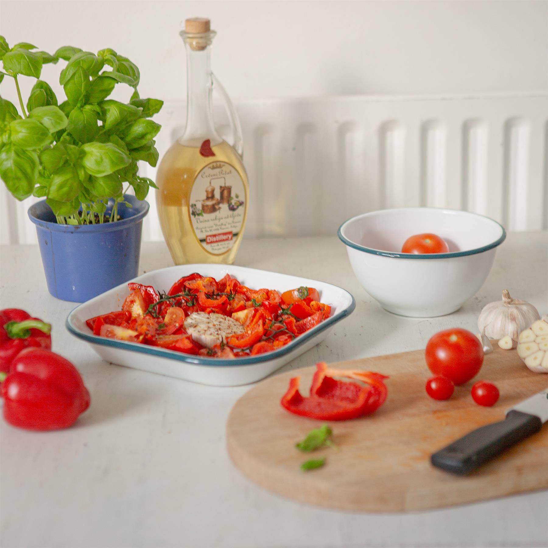 Rinkit Ltd - Wholesale Baking Dish - 24.5cm x 24.5cm White Square Enamel Baking Tray - By Argon Tableware6