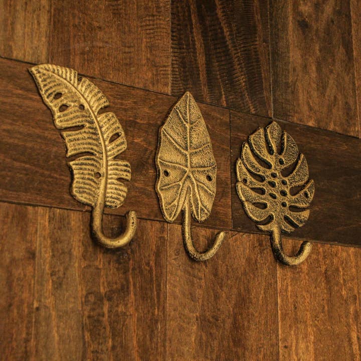 Zeckos - Wholesale Wall Hook - Set of 3 Cast Iron Tropical Leaf Wall Hooks - Gold