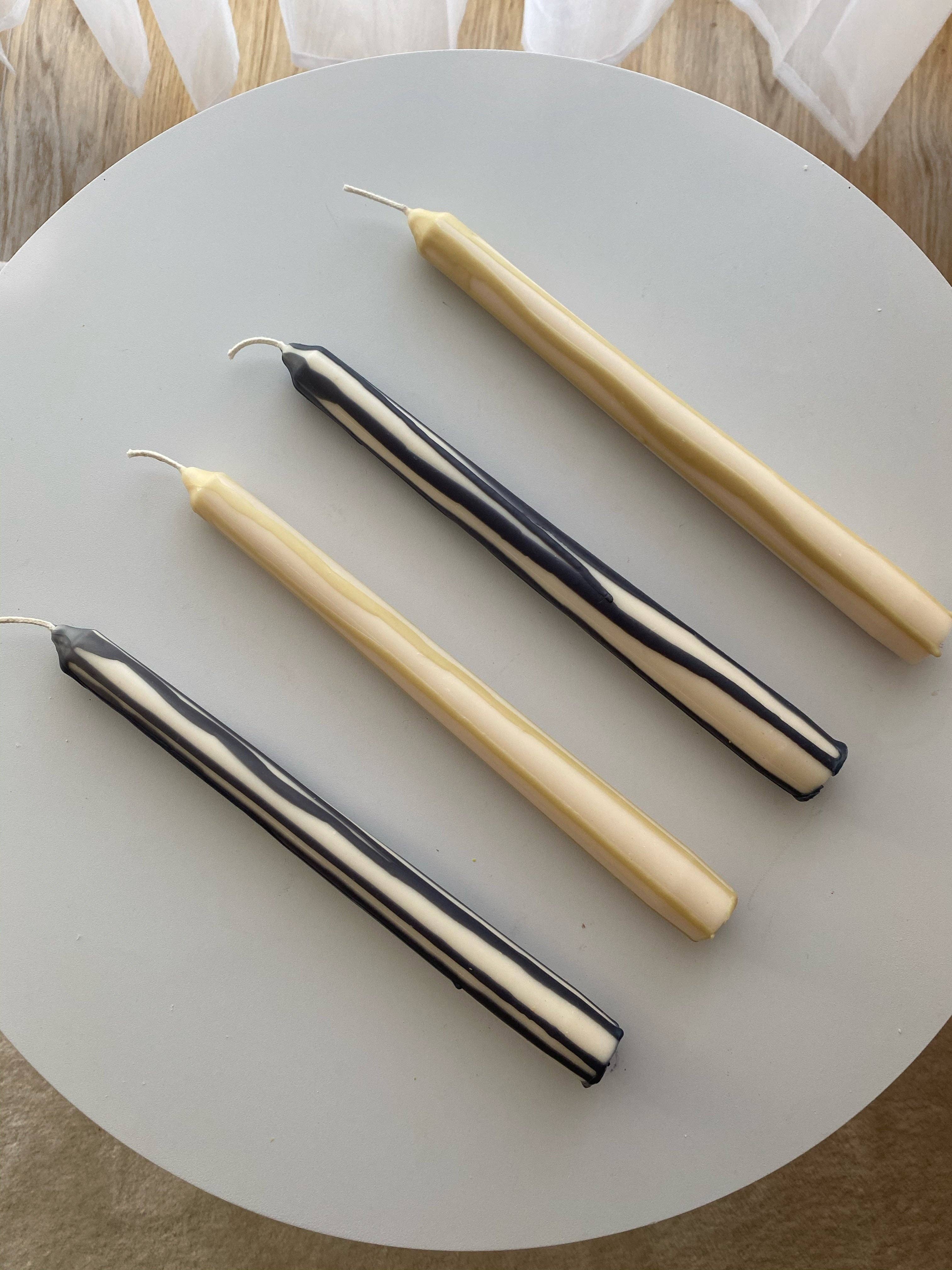 SoieLondon - Vente Bougies/bougeoirs coniques - Ensemble de 2 bougies effilées goutte abstraite charbon de bois véganes en soja2